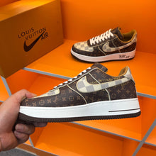 Load image into Gallery viewer, MSE067 LB x OFF-WHITE x Nike Trainertrs / size7-12
