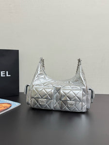 CC1143 Maxi Hobo Bag / HIGHEST QUALITY VERSION / 10.6 x 13.8 x 7.1in