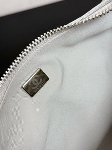 CC1143 Maxi Hobo Bag / HIGHEST QUALITY VERSION / 10.6 x 13.8 x 7.1in
