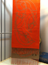 Load image into Gallery viewer, CLTH353 H Casaque Entrelacs Equestres Scarf / 40x195cm
