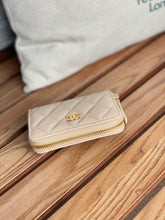 Load image into Gallery viewer, CC967 Classic Zipped Coin Purse / 2.9 × 4.3 × 0.8 in
