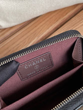 Load image into Gallery viewer, CC966 Classic Zipped Coin Purse / 2.9 × 4.3 × 0.8 in
