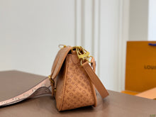 Load image into Gallery viewer, LB1460 LV Diane Baguette Bag / 25 x 15 cm
