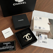 Load image into Gallery viewer, JW753 CC Brooch
