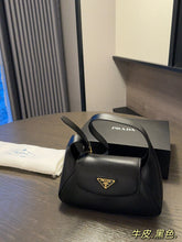 Load image into Gallery viewer, PD293 Small Leather Shoulder Bag / 9.8x5.9inch
