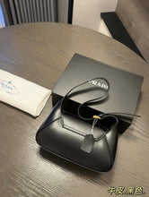 Load image into Gallery viewer, PD293 Small Leather Shoulder Bag / 9.8x5.9inch
