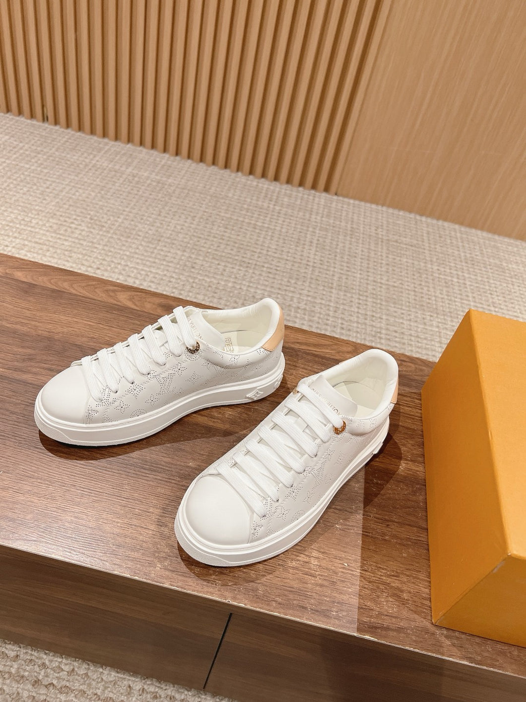 SE1727 LV Time Out Sneaker / Size5-11