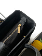 Load image into Gallery viewer, CC1415 Chanel Cerf Tote Medium / HIGHEST QUALITY VERSION / 36 x 24 x 14 cm
