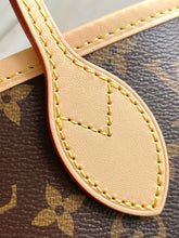 Load image into Gallery viewer, LB1046 Neverfull MM / HIGHEST QUALITY VERSION / 12.2 x 11 x 5.5 inches
