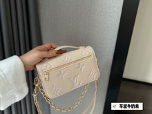 Load image into Gallery viewer, LB952 Pochette Métis East West / 8.5 x 5.3 x 2.4 inches
