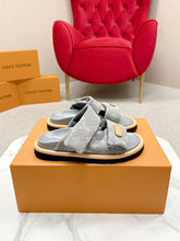 Load image into Gallery viewer, SE1746 Louis Vuitton x Takashi Murakami (TM) Monogram Slides
