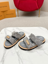 Load image into Gallery viewer, SE1746 Louis Vuitton x Takashi Murakami (TM) Monogram Slides
