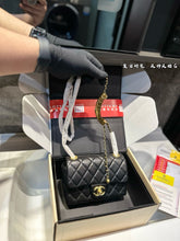 Load image into Gallery viewer, CC1115 Small Flap Bag / 4.7 × 7.8 × 2.3 in
