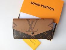 Load image into Gallery viewer, LB1462 Louis Vuitton Sarah Wallet / 19 x 10.5 x 2 cm
