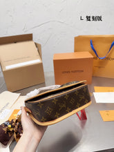 Load image into Gallery viewer, LB827 Vintage Small/Medium Shoulder Bag
