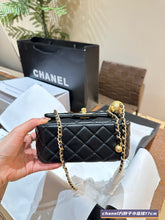 Load image into Gallery viewer, CC1016 Mini Classic Handbag / 5.3 × 6.6 × 3.1 in
