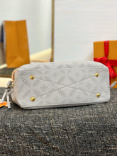 Load image into Gallery viewer, LB1224 Bella Tote / 12.6 x 9.1 x 5.1 inches / HIGHEST QUALITY VERSION
