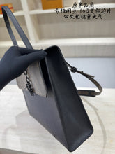 Load image into Gallery viewer, LB1465 Louis Vuitton Robusto Briefcase / 40 x 28 x 10 cm
