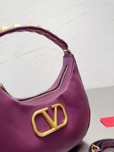 Load image into Gallery viewer, VLTN082 Vlogo Shoulder Bag / 11.8x6.3inch
