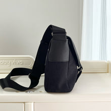 Load image into Gallery viewer, GC685 GG Crossbody Bag / 9.4x11.8x3.5inch
