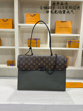 Load image into Gallery viewer, LB1466 Louis Vuitton Robusto Briefcase / 40 x 28 x 10 cm
