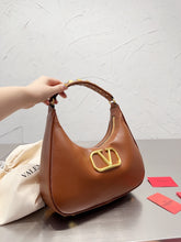 Load image into Gallery viewer, VLTN082 Vlogo Shoulder Bag / 11.8x6.3inch
