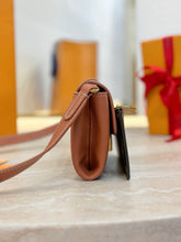 Load image into Gallery viewer, LB1222 Wallet On Chain Low Key / 8.7 x 5.1 x 1.4 inches / HIGHEST QUALITY VERSION
