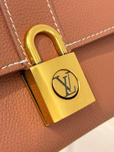 Load image into Gallery viewer, LB1222 Wallet On Chain Low Key / 8.7 x 5.1 x 1.4 inches / HIGHEST QUALITY VERSION
