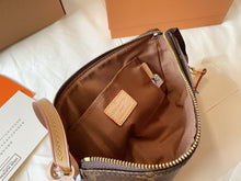 Load image into Gallery viewer, LB870 Pochette Accessoires / 9.3 x 5.3 x 1.6 inches
