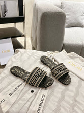 Load image into Gallery viewer, SE1654 Dior Dway Slide / Size5-12
