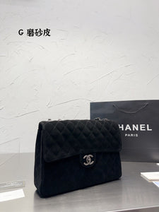 CC799 Large Classic Handbag / 7.6 × 11.7 × 3.9 in