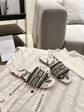 Load image into Gallery viewer, SE1660 Dior Dway Slide / Size5-12
