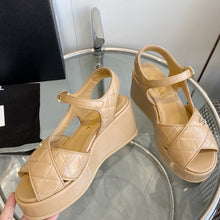 Load image into Gallery viewer, SE1320 CC Sandals /  Size5-10
