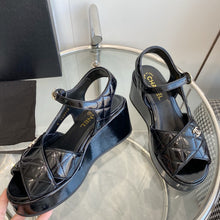 Load image into Gallery viewer, SE1321 CC Sandals /  Size5-10
