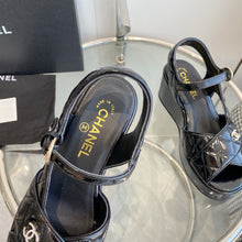 Load image into Gallery viewer, SE1321 CC Sandals /  Size5-10
