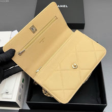 Load image into Gallery viewer, CC1419 Chanel Handle WOC / HIGHEST QUALITY VERSION / 19.5 x 12 x 3.5 cm
