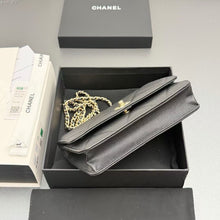 Load image into Gallery viewer, CC1421 Chanel Handle WOC / HIGHEST QUALITY VERSION / 19.5 x 12 x 3.5 cm
