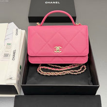 Load image into Gallery viewer, CC1422 Chanel Handle WOC / HIGHEST QUALITY VERSION / 19.5 x 12 x 3.5 cm
