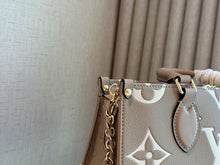 Load image into Gallery viewer, LB899 OnTheGo East West / 9.8 x 5.1 x 3.9 inches
