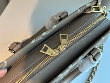 Load image into Gallery viewer, LB899 OnTheGo East West / 9.8 x 5.1 x 3.9 inches
