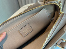 Load image into Gallery viewer, LB899 OnTheGo East West / 9.8 x 5.1 x 3.9 inches
