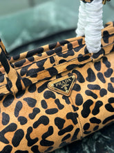 Load image into Gallery viewer, PD335 Cocoa Medium/Large Suede Handbag / HIGHEST QUALITY VERSION
