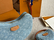 Load image into Gallery viewer, LB989 Croissant MM / 9.8 x 5.9 x 2 inches
