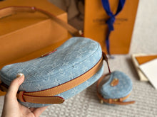 Load image into Gallery viewer, LB989 Croissant MM / 9.8 x 5.9 x 2 inches
