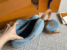 Load image into Gallery viewer, LB989 Croissant MM / 9.8 x 5.9 x 2 inches
