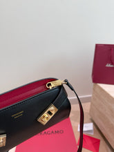 Load image into Gallery viewer, FE002 Ferragamo Trifolio Shoulder Bag / 24 x 15 cm

