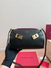 Load image into Gallery viewer, FE002 Ferragamo Trifolio Shoulder Bag / 24 x 15 cm
