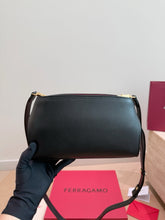 Load image into Gallery viewer, FE002 Ferragamo Trifolio Shoulder Bag / 24 x 15 cm

