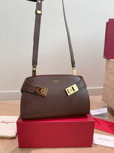 Load image into Gallery viewer, FE002 Ferragamo Trifolio Shoulder Bag / 24 x 15 cm

