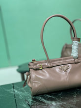 Load image into Gallery viewer, PD319 Cocoa Medium/Large Leather Handbag / HIGHEST QUALITY VERSION
